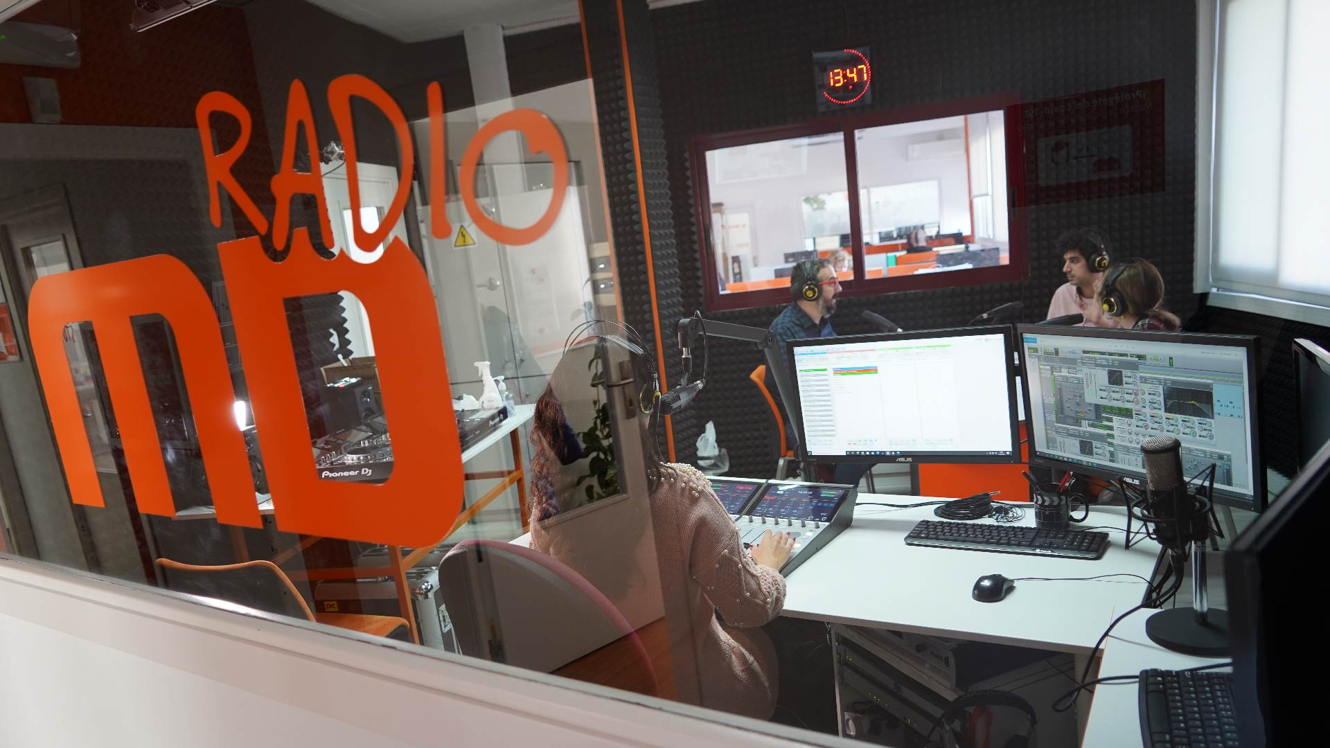 ¡Escucha nuestra radio!